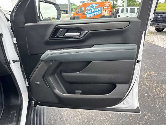 Used 2025 GMC Yukon AT4 w/ AT4 Premium Package AWD/4WD image 14
