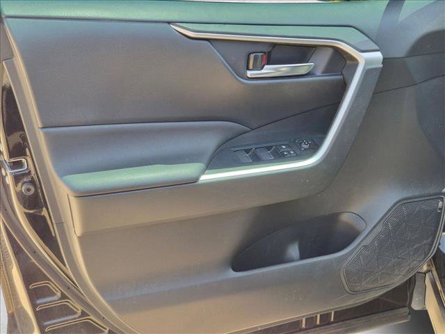 Used 2022 Toyota RAV4 SE AWD/4WD image 6