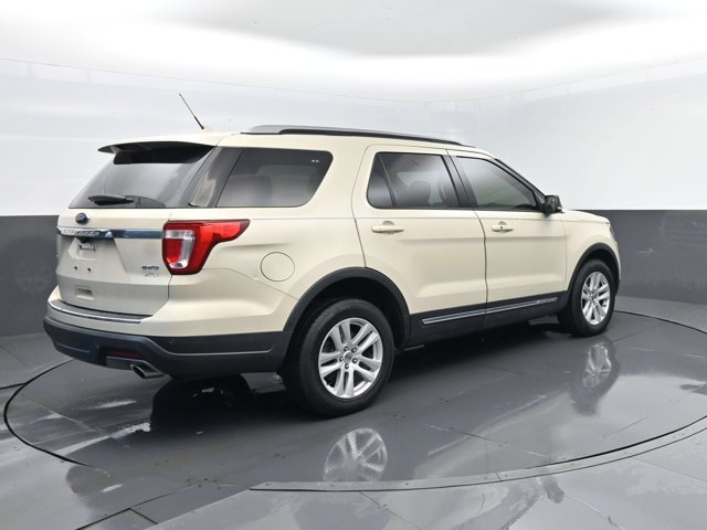 Certified 2018 Ford Explorer XLT w/ Equipment Group 202A AWD/4WD image 25