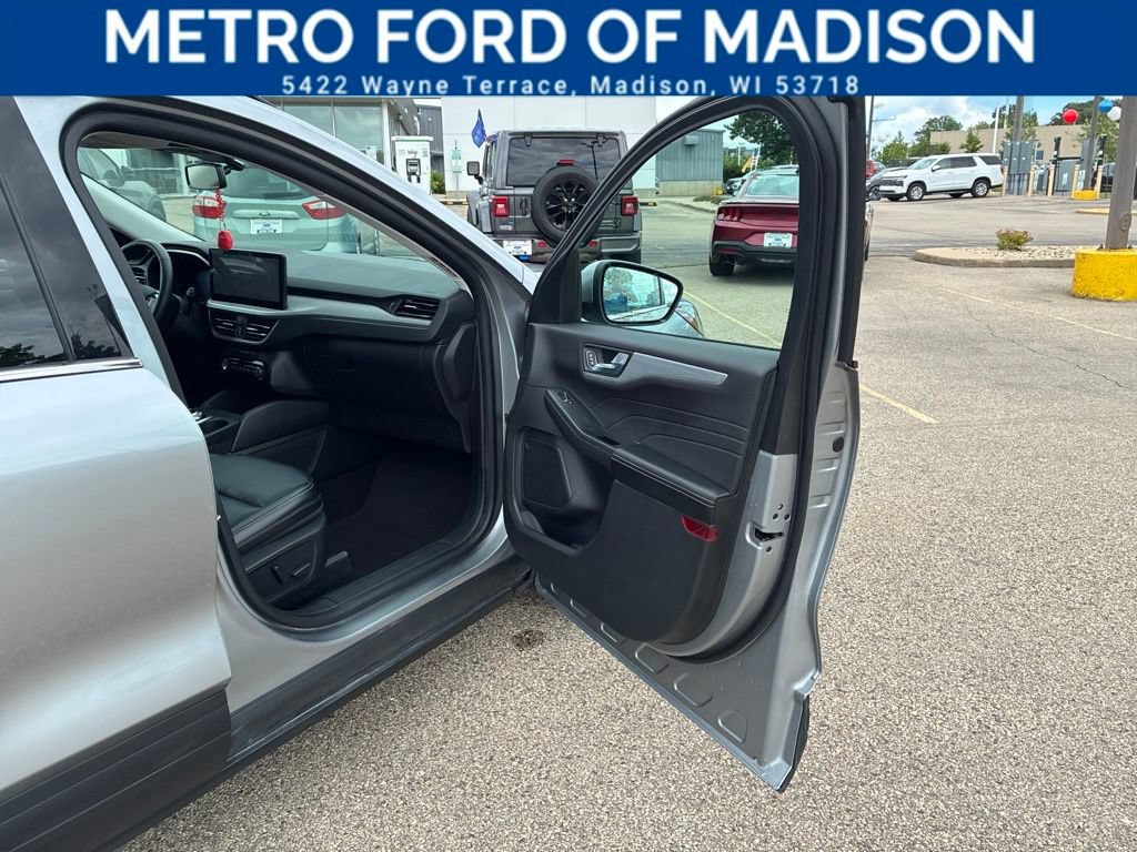 Certified 2024 Ford Escape Platinum AWD/4WD image 43