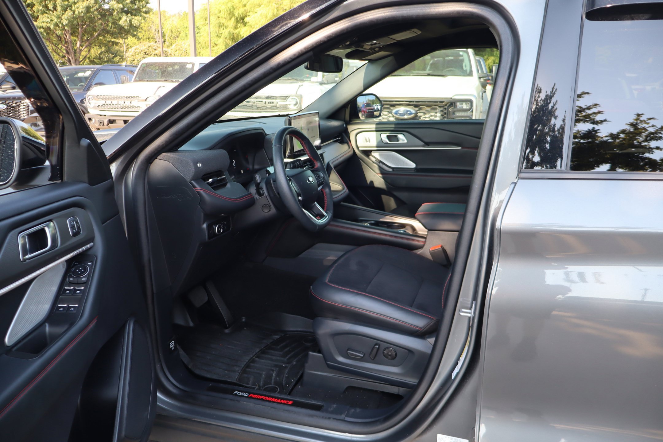 Certified 2025 Ford Explorer ST AWD/4WD image 27