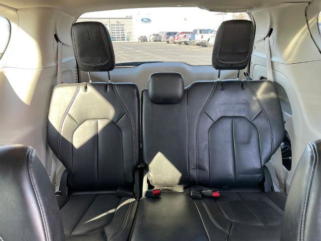 Used 2023 Chrysler Pacifica Touring-L image 28