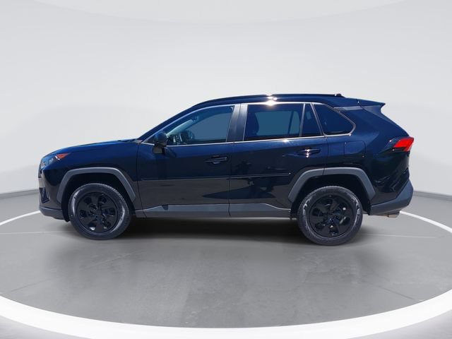Used 2021 Toyota RAV4 LE AWD/4WD image 2