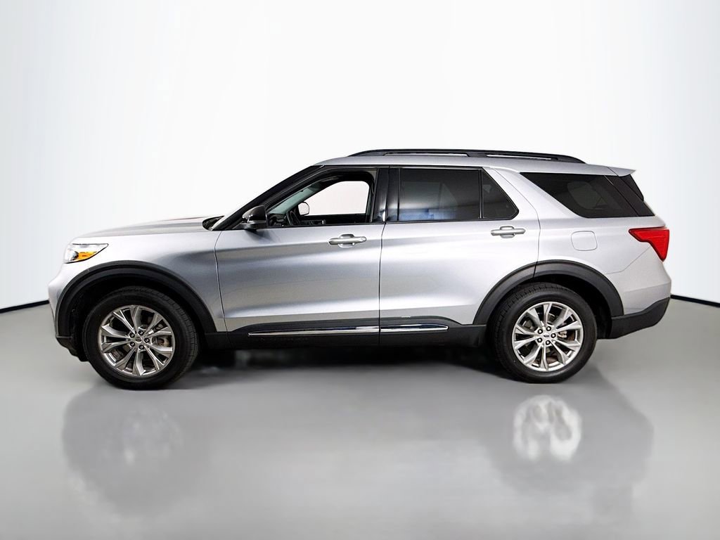Certified 2024 Ford Explorer XLT w/ Equipment Group 202A AWD/4WD image 8