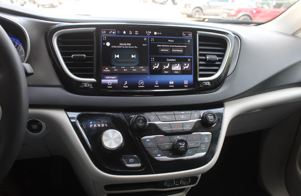 Used 2024 Chrysler Pacifica Touring-L FWD image 12