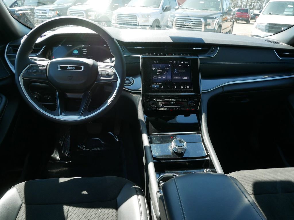 Used 2023 Jeep Grand Cherokee Altitude image 12