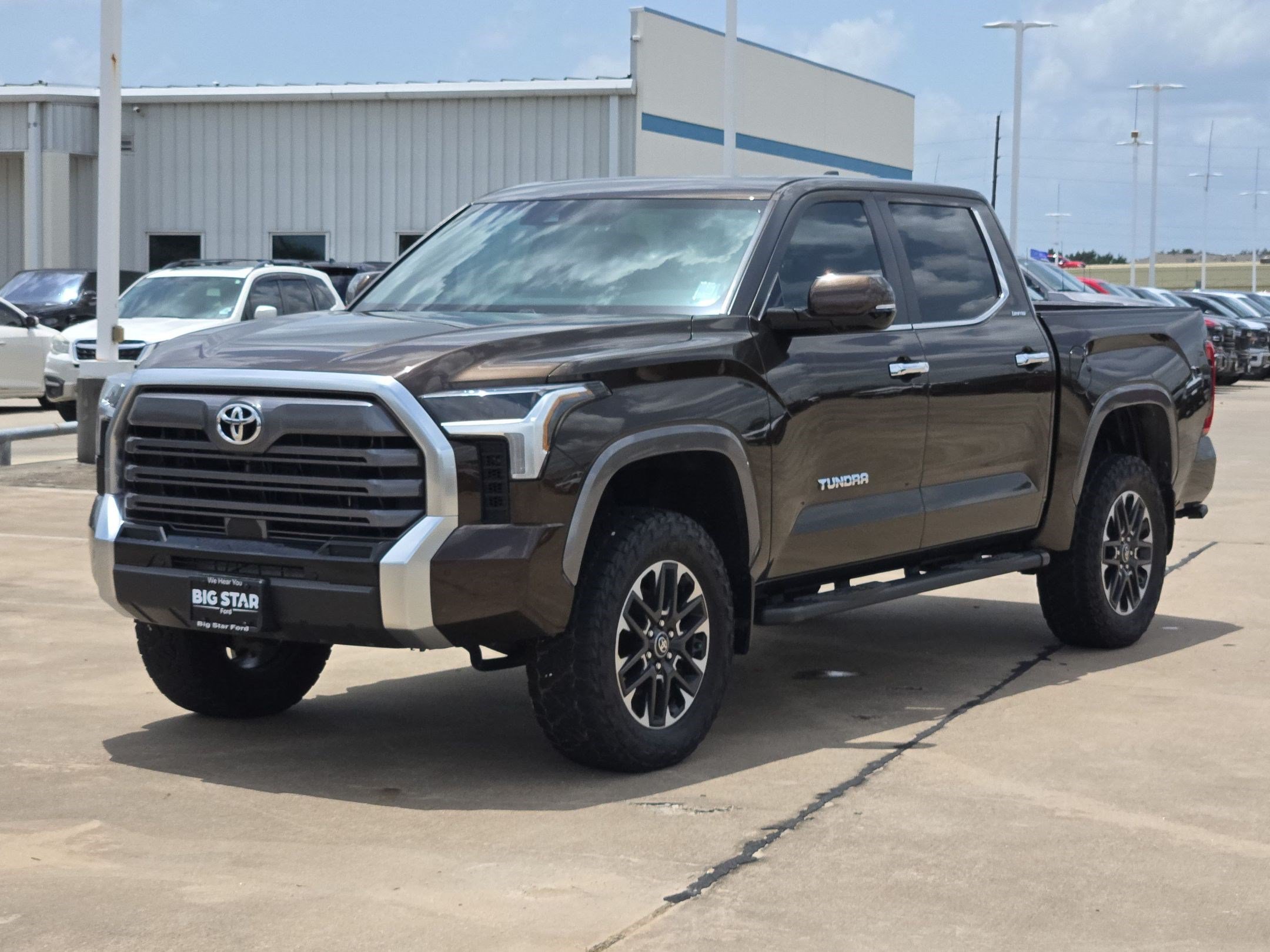 Used 2025 Toyota Tundra Limited w/ Power Package AWD/4WD image 10