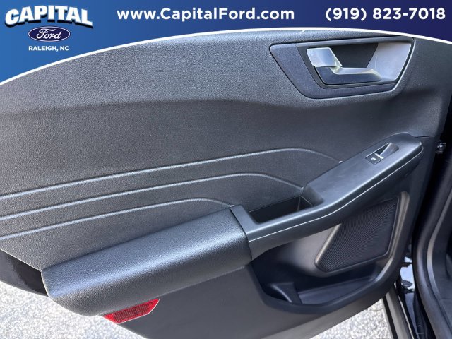 Certified 2022 Ford Escape SEL FWD image 17