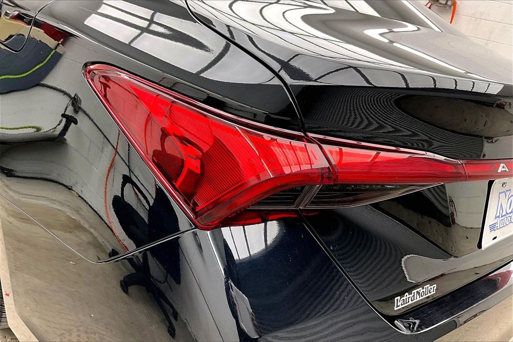 Used 2022 Toyota Avalon Limited image 30