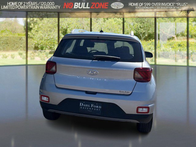 Used 2025 Hyundai Venue SEL FWD image 4