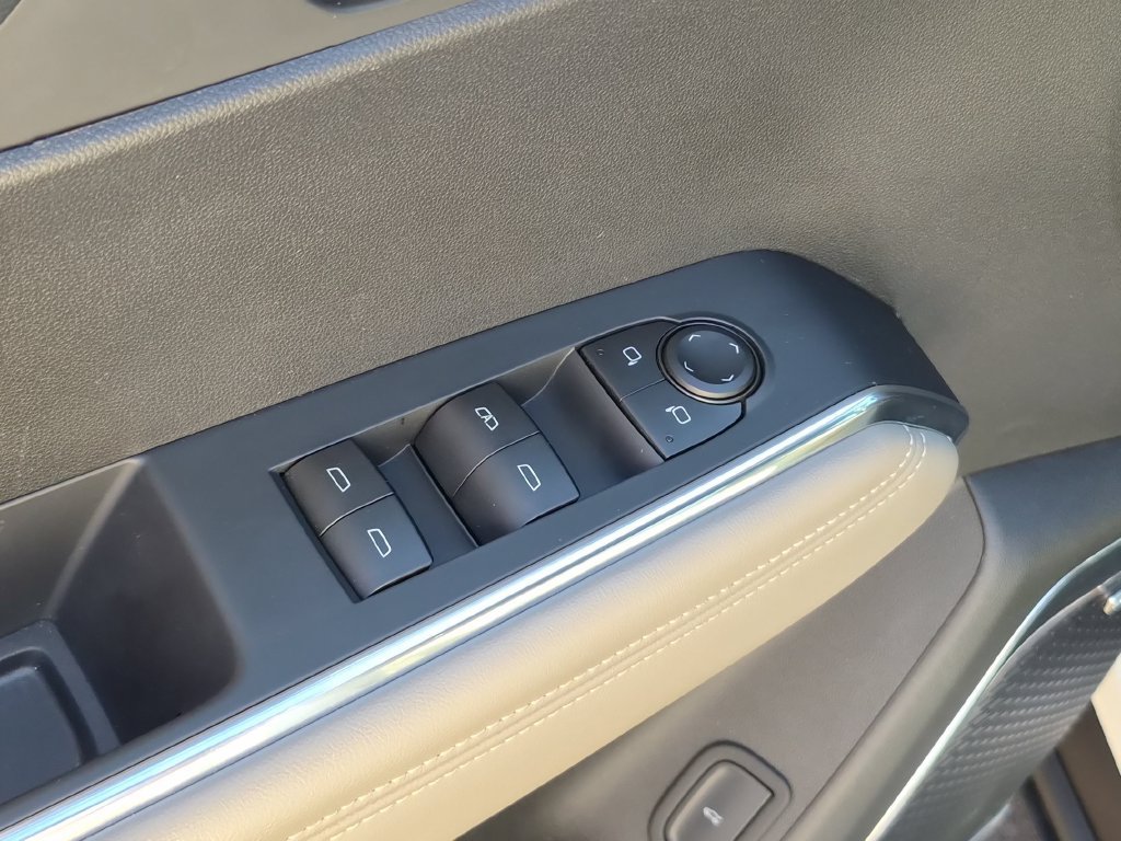 Used 2026 GMC Acadia Elevation w/ Elevation Premium Package FWD image 21