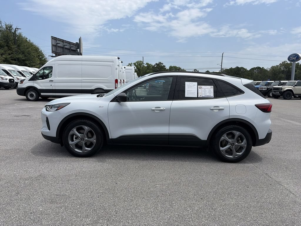 Certified 2025 Ford Escape ST-Line FWD image 4