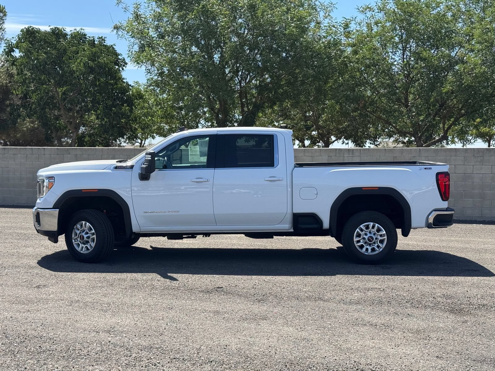 Used 2022 GMC Sierra 2500 SLE w/ SLE Convenience Package AWD/4WD image 7