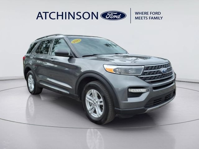 Certified 2023 Ford Explorer XLT w/ Equipment Group 202A AWD/4WD image 3