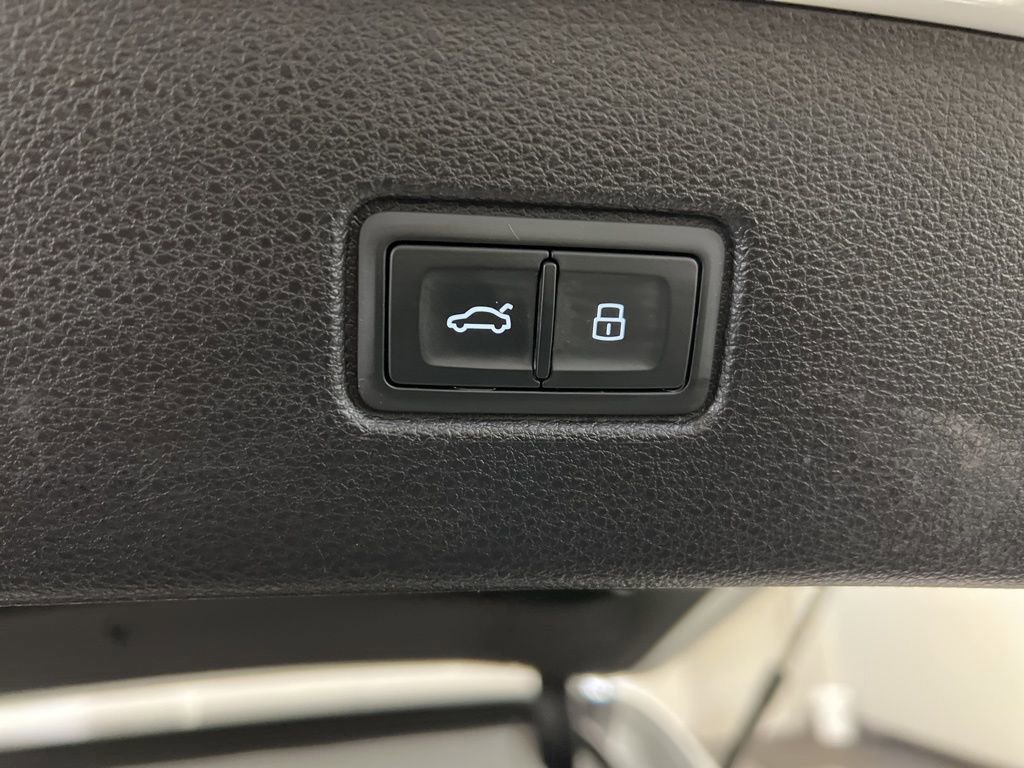 Used 2020 Audi Q7 3.0T Prestige image 41