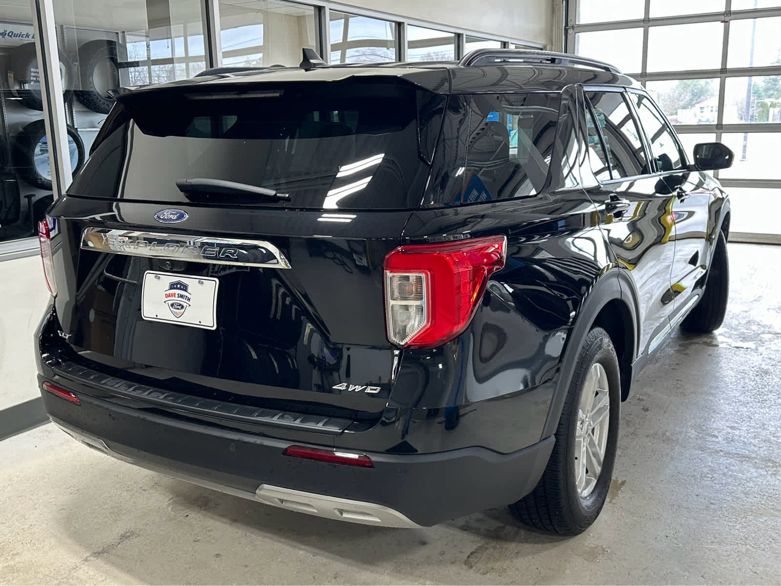 Certified 2022 Ford Explorer XLT w/ Equipment Group 202A image 5