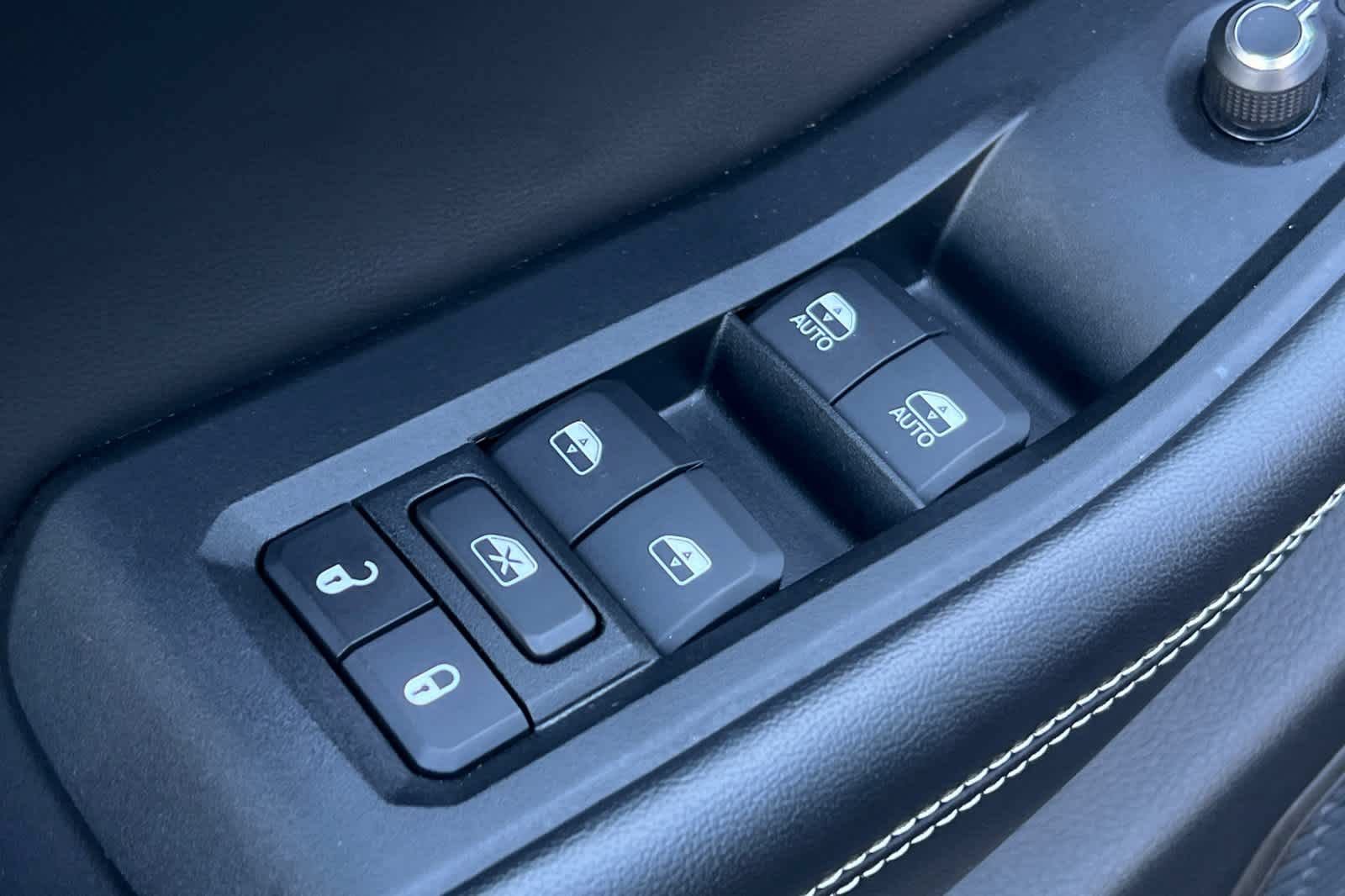 Used 2023 Jeep Grand Cherokee Altitude AWD/4WD image 13