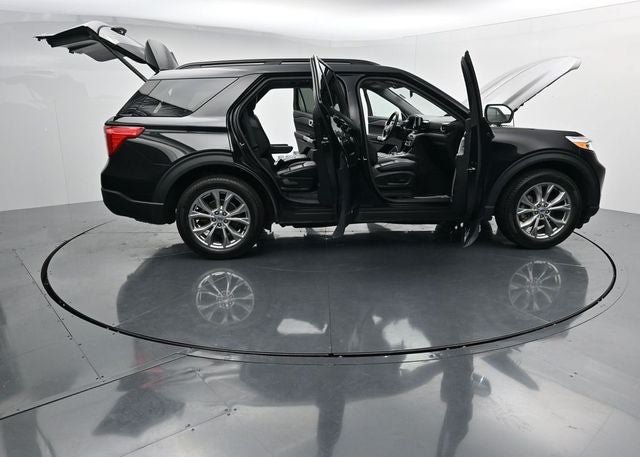 Certified 2023 Ford Explorer XLT w/ Equipment Group 202A AWD/4WD image 40
