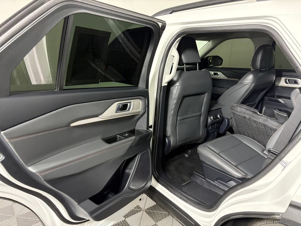 Certified 2025 Ford Explorer Active w/ Active Comfort Package AWD/4WD image 28