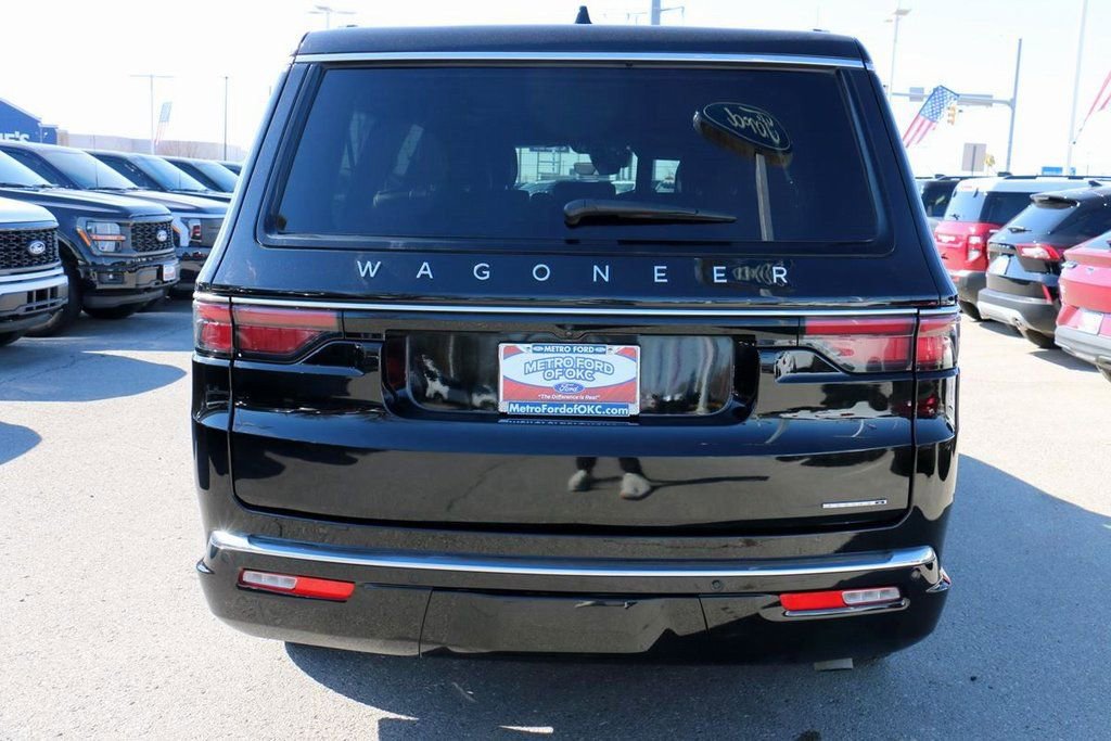 Used 2024 Jeep Wagoneer L Series II image 6