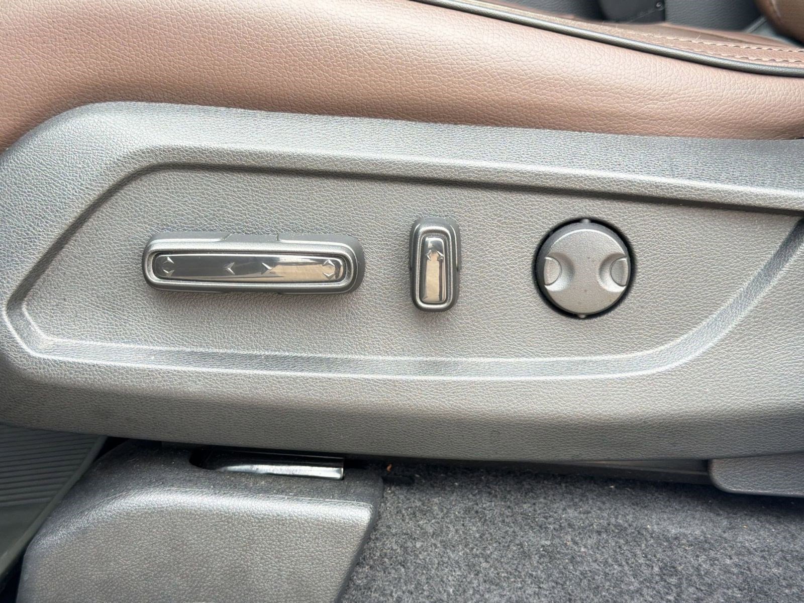 Used 2025 Honda Pilot Elite image 13