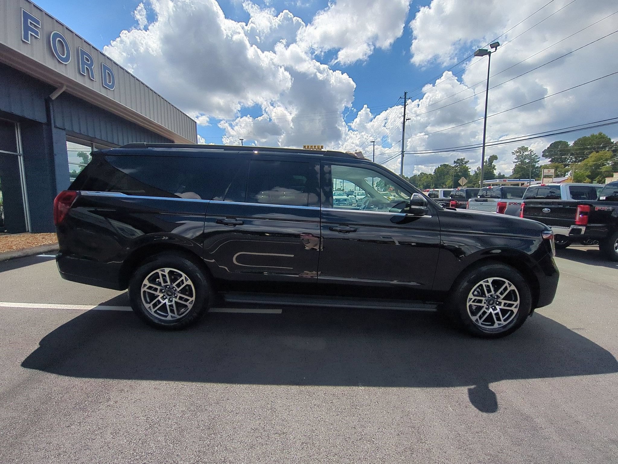 Certified 2025 Ford Expedition Max Active RWD image 4