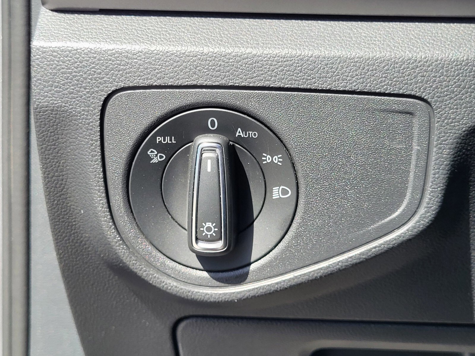 Used 2020 Volkswagen Atlas Cross Sport SEL image 22