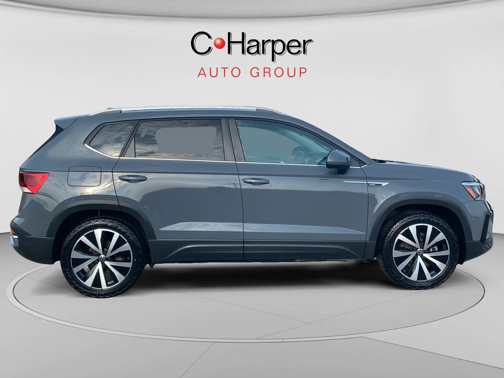 Used 2022 Volkswagen Taos SE AWD/4WD image 2