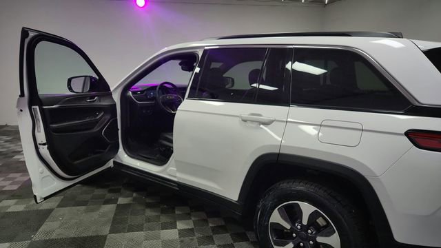 Used 2024 Jeep Grand Cherokee Limited 4xe image 16