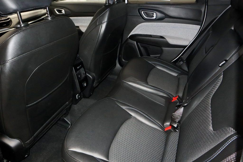 Used 2025 Jeep Compass Latitude image 20