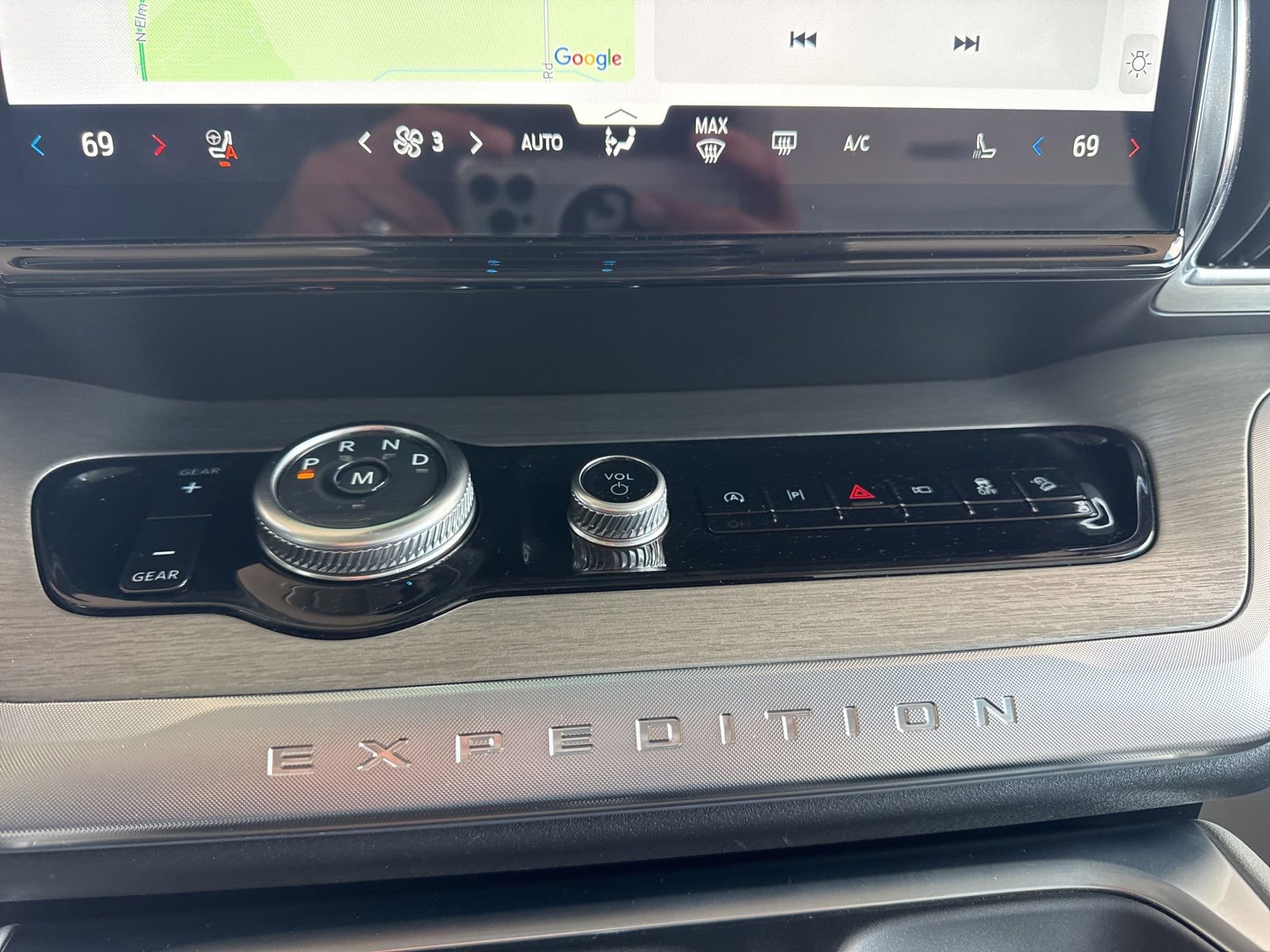 Certified 2025 Ford Expedition Max Platinum w/ Driver's Package AWD/4WD image 37