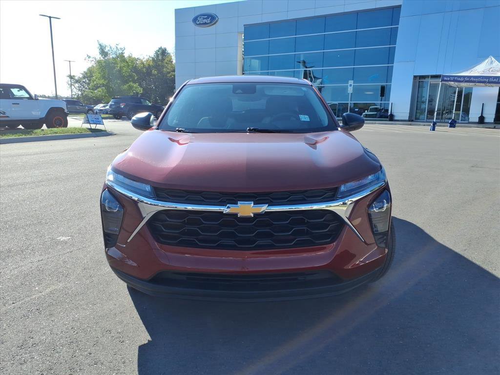 Used 2025 Chevrolet Trax LS image 8