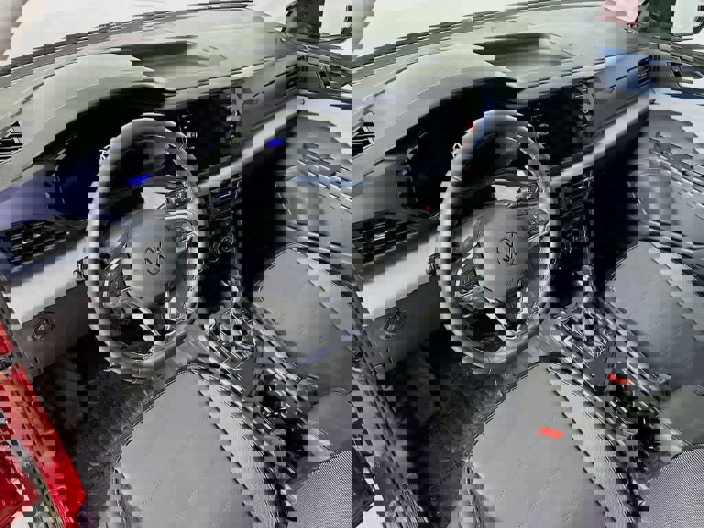 Used 2023 Volkswagen Taos SE w/ Panoramic Sunroof Package image 9