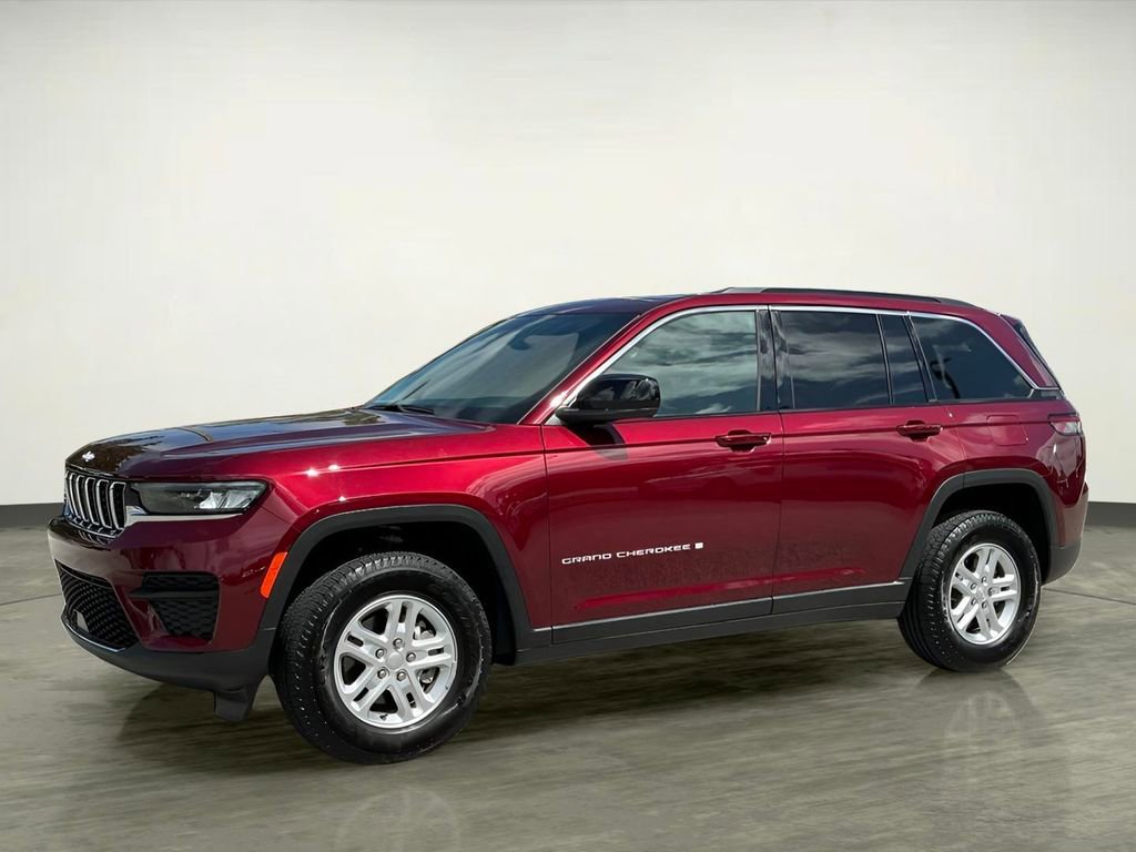 Used 2025 Jeep Grand Cherokee Laredo w/ Trailer Tow Package image 2