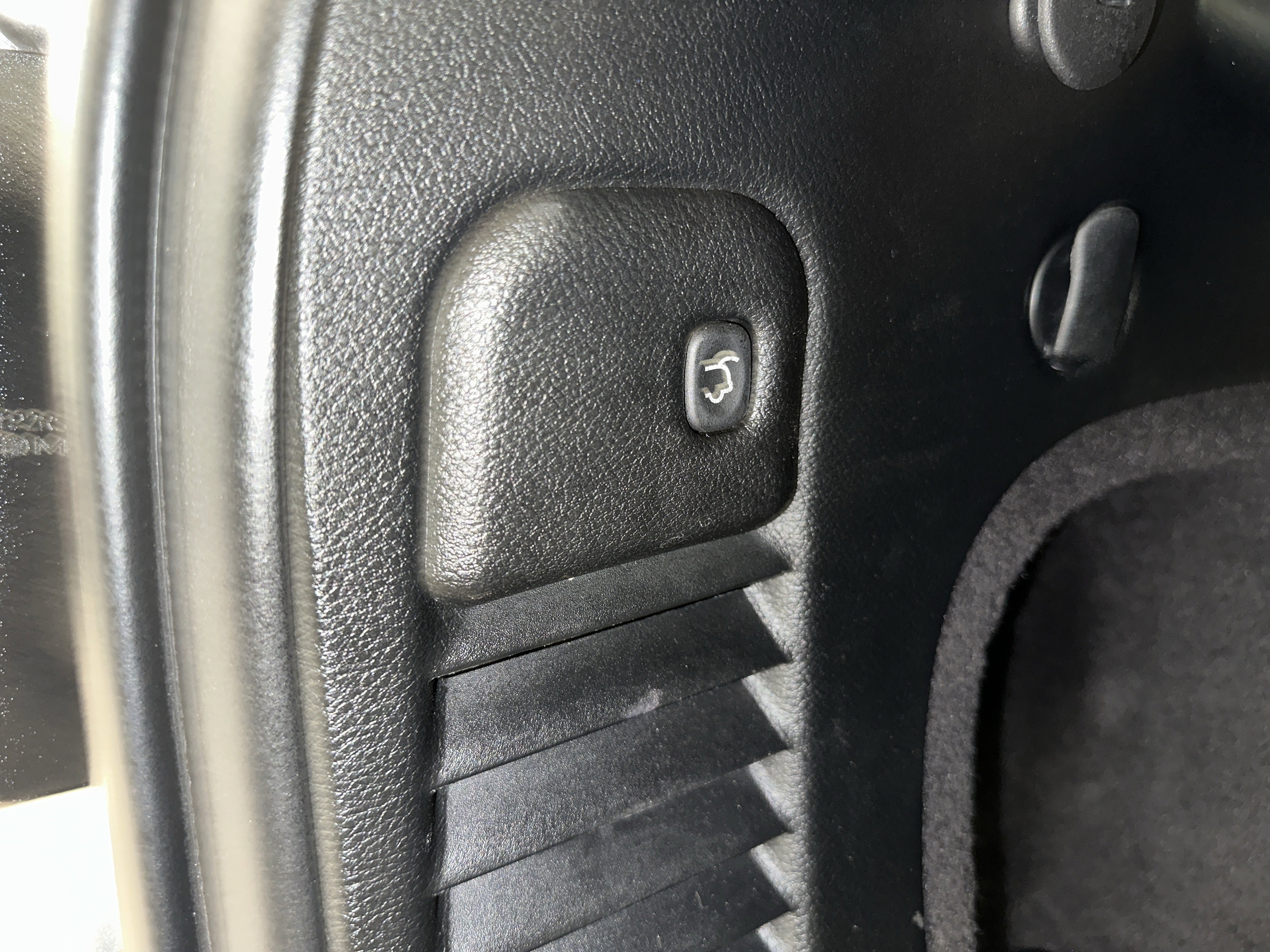 Used 2018 Jeep Grand Cherokee Altitude image 25