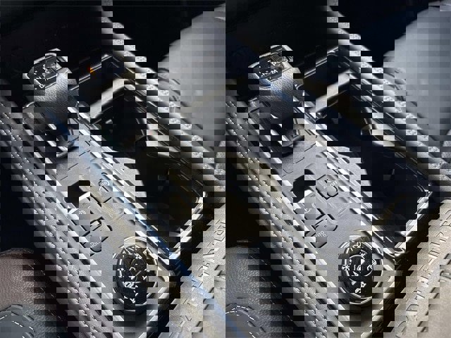 Used 2024 Nissan Pathfinder Platinum image 36