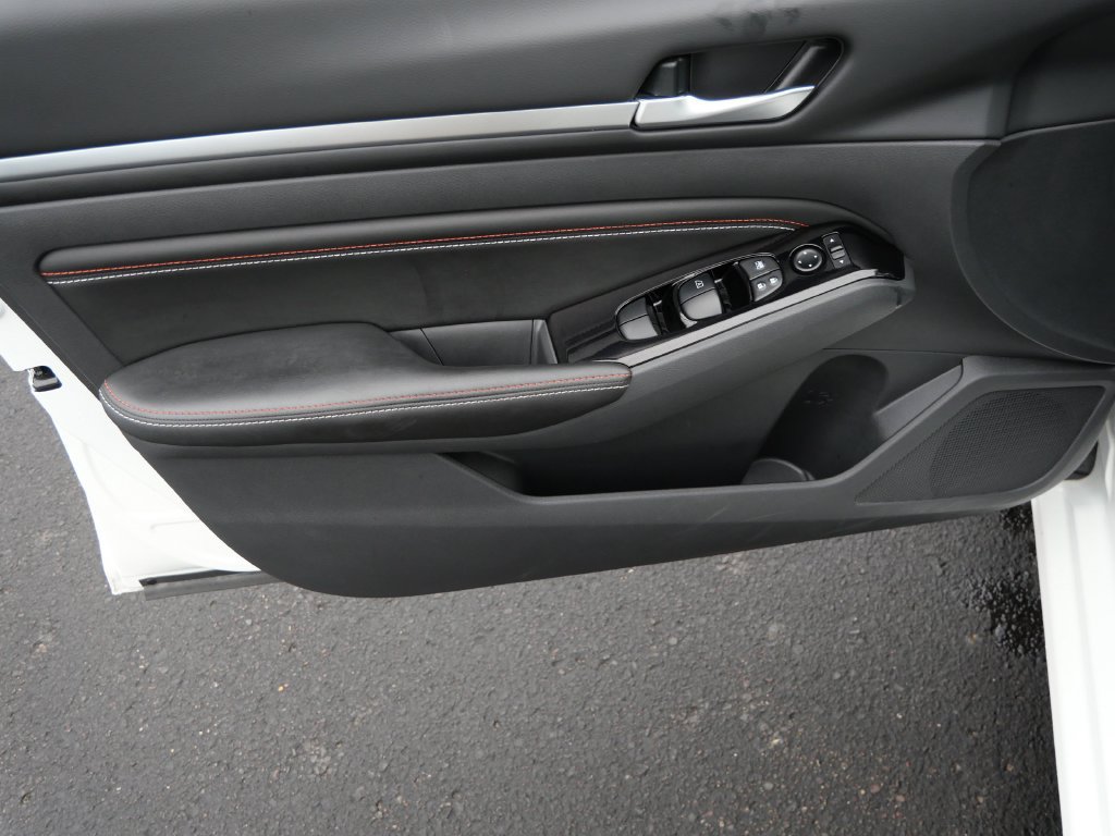Used 2023 Nissan Altima 2.5 SR w/ SR Premium Package FWD image 15