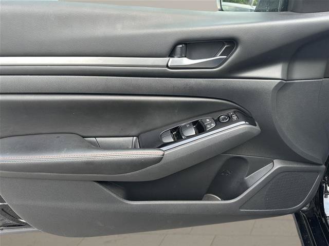 Used 2024 Nissan Altima 2.0 SR FWD image 9