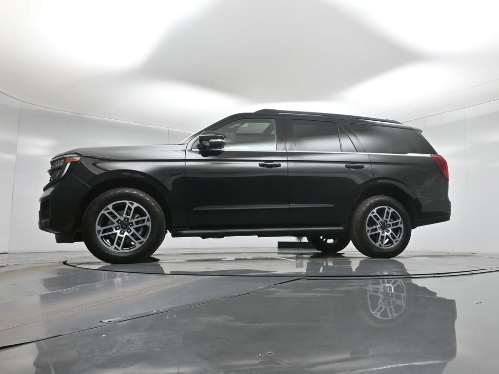 Certified 2025 Ford Expedition Active image 23