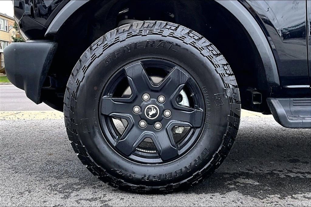 Certified 2025 Ford Bronco Outer Banks w/ Black Appearance Package AWD/4WD image 9
