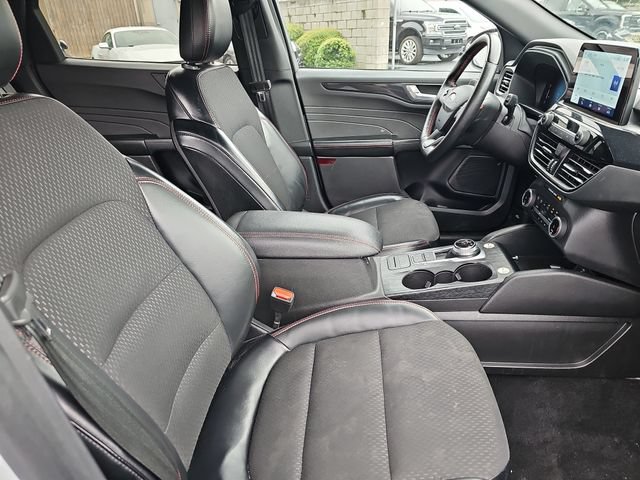 Certified 2025 Ford Escape ST-Line Select AWD/4WD image 10