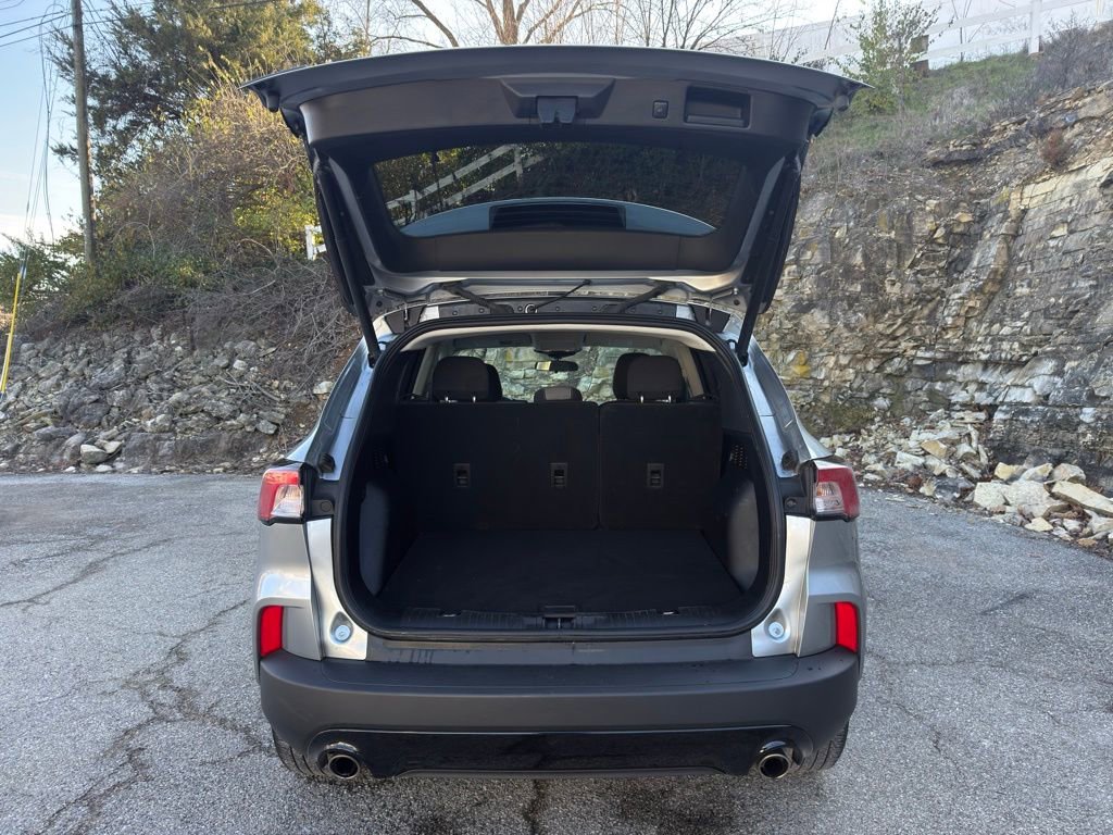 Certified 2022 Ford Escape SE w/ SE Sport Appearance Package image 9