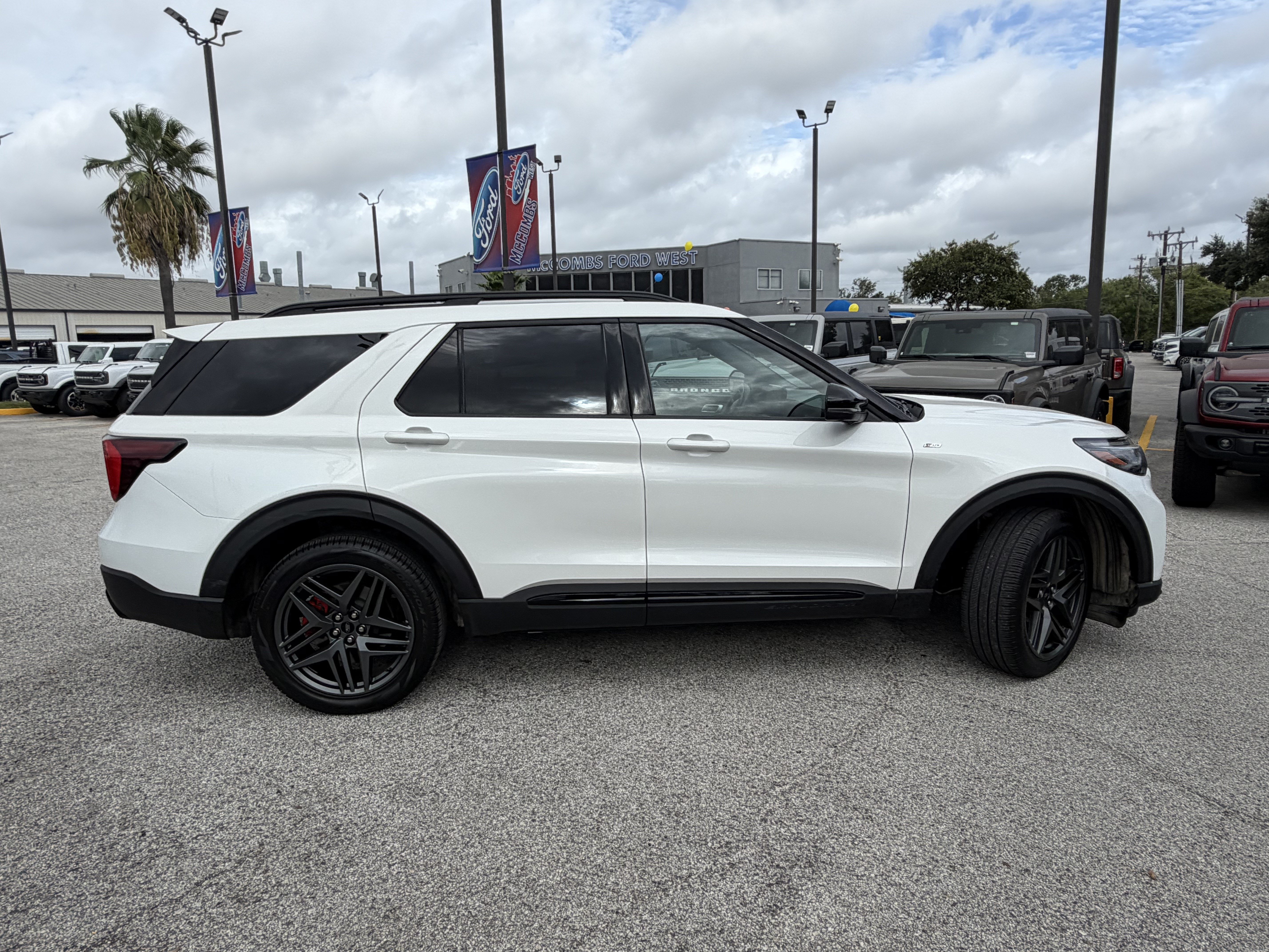 Certified 2025 Ford Explorer ST-Line w/ ST-Line Street Pack AWD/4WD image 4