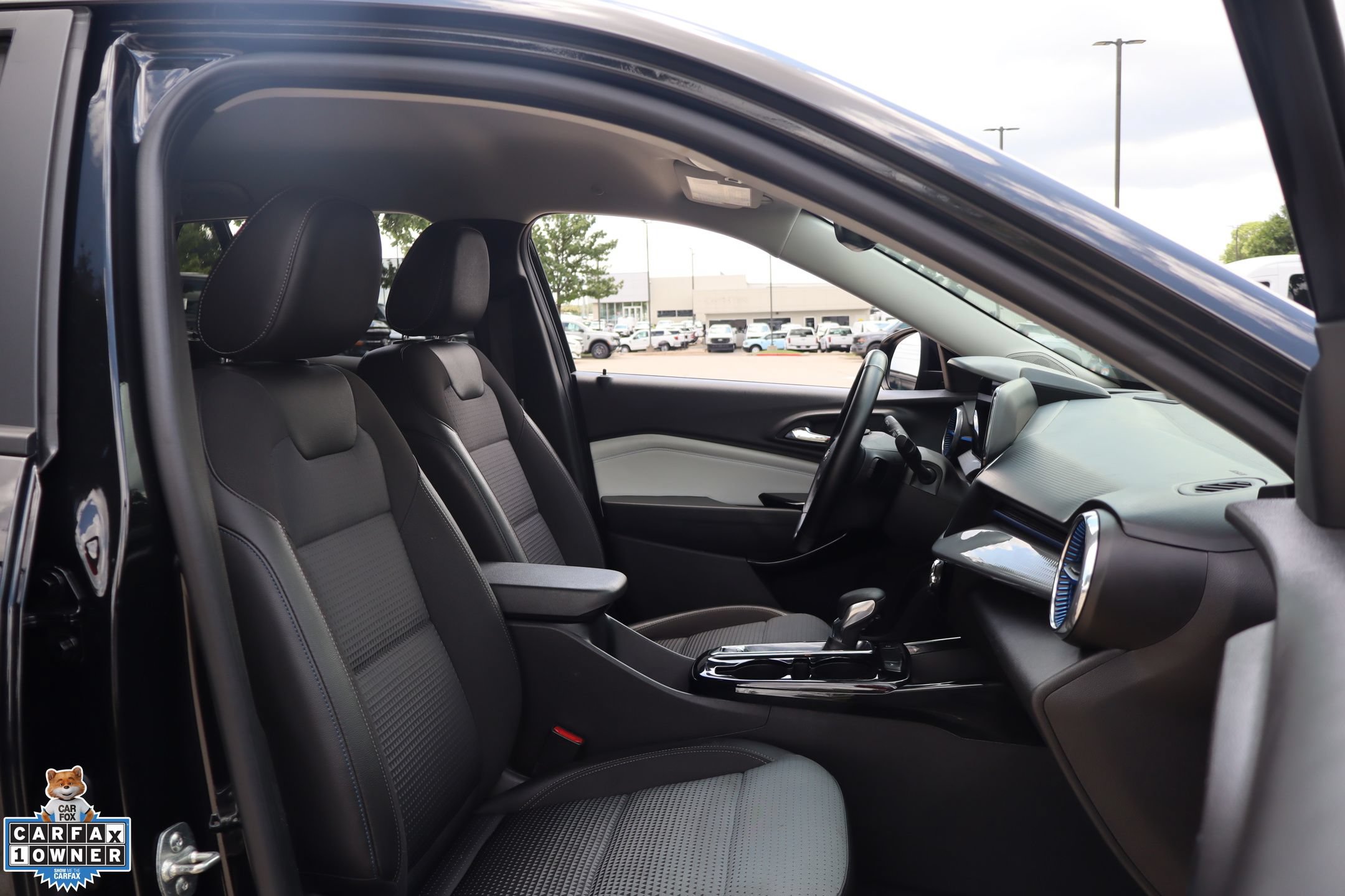 Used 2025 Chevrolet Trax LT w/ LT Convenience Package FWD image 30