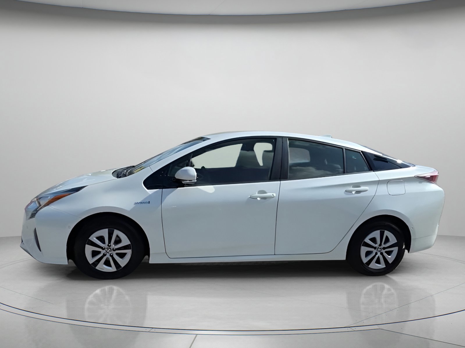 Used 2017 Toyota Prius Four image 7