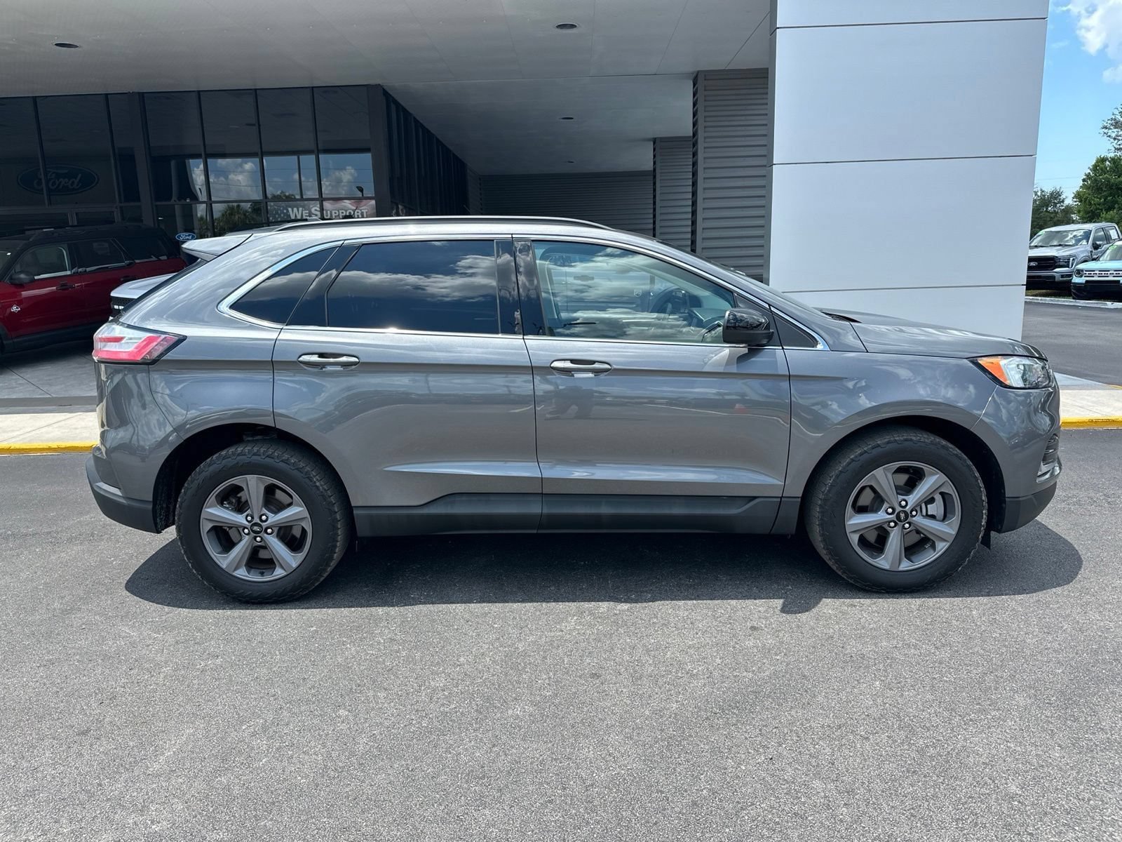 Certified 2022 Ford Edge SEL w/ Sport Appearance Package AWD/4WD image 3