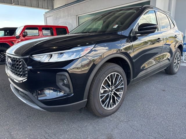 Certified 2025 Ford Escape SE FWD image 2