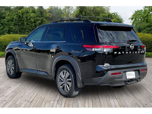 Used 2025 Nissan Pathfinder SV w/ SV Premium Package FWD image 4