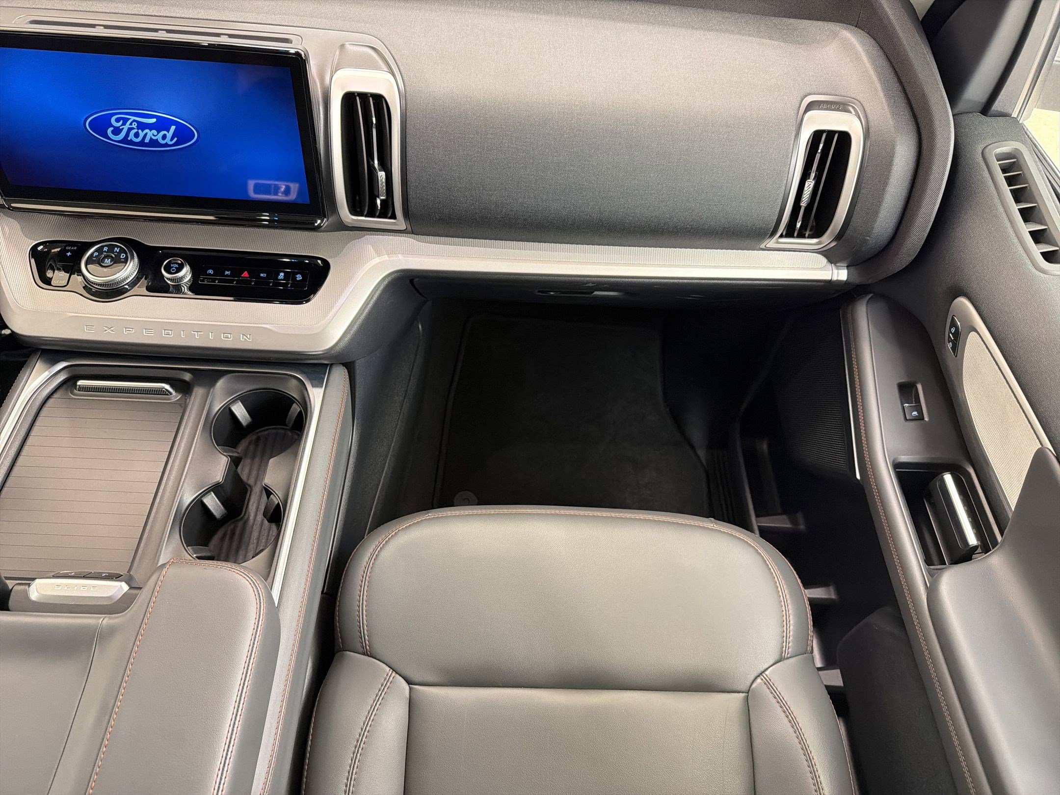 Certified 2025 Ford Expedition Active AWD/4WD image 27