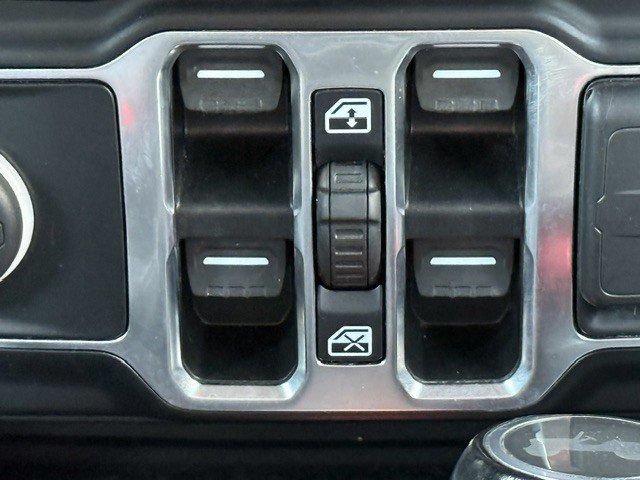 Used 2021 Jeep Wrangler Unlimited Sahara w/ Cold Weather Group AWD/4WD image 33